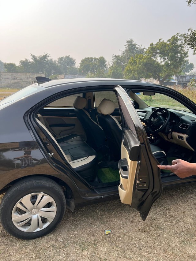 Second-hand 2022 Honda City V MT for sale in Agra-1