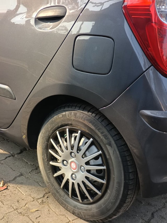 Hyundai i10 Era Second-hand 2011 Hyundai i10 Era for sale in Surat-7