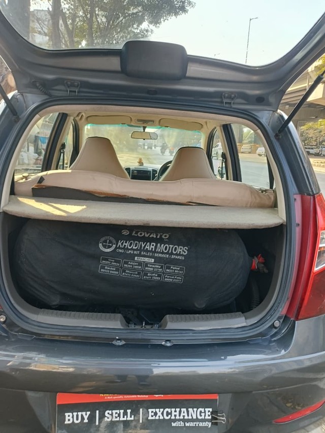 Hyundai i10 Era Second-hand 2011 Hyundai i10 Era for sale in Surat-9