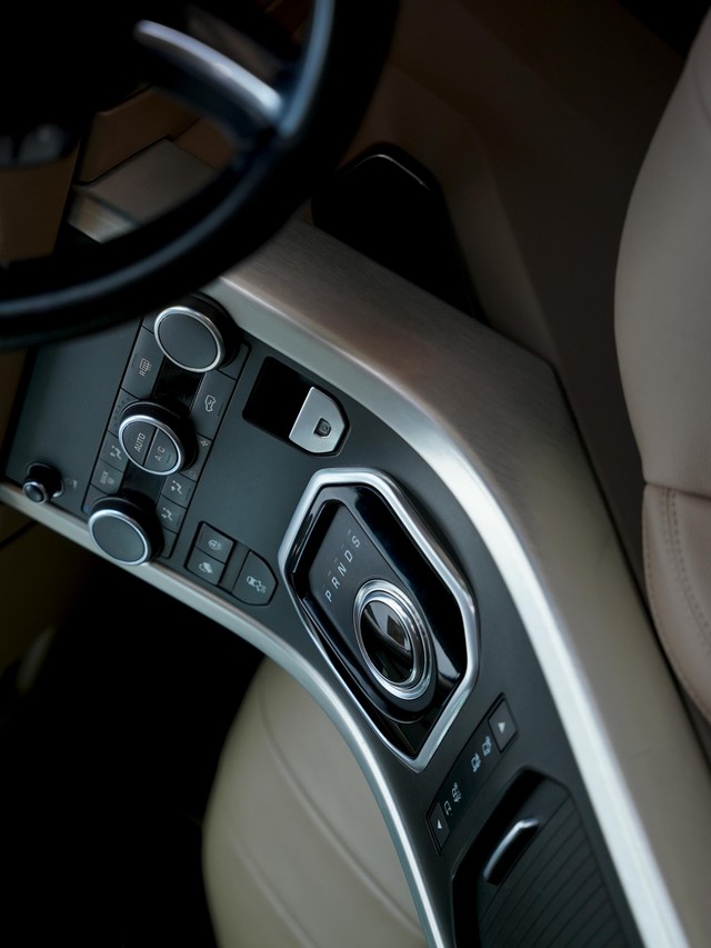 Second-hand 2018 Land Rover Range Rover Evoque 2.0 TD4 SE for sale in Jaipur-15