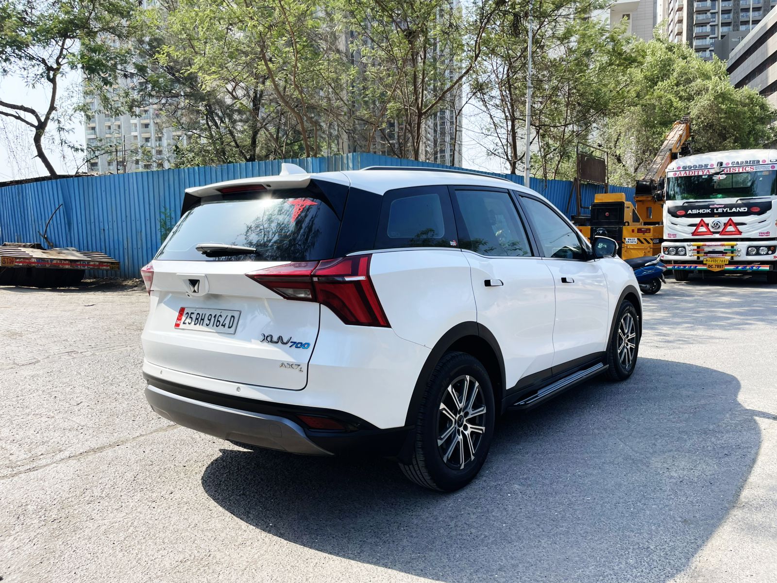 Buy Used Mahindra XUV700 AX7 7Str Diesel AT of 2025 model @ 24,75,000 ...