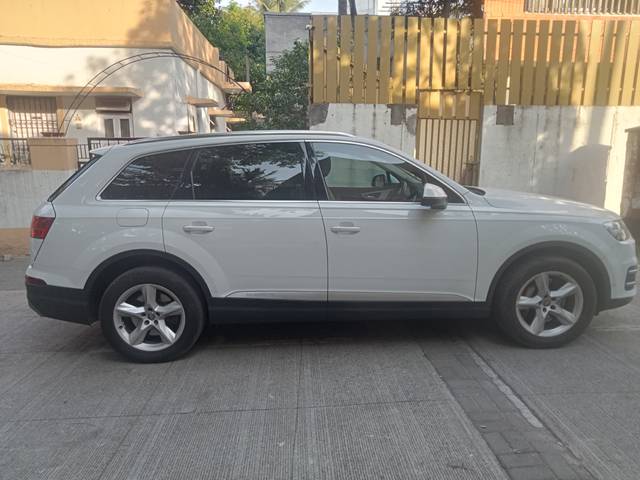 https://images10.gaadi.com/usedcar_image/SP1A.210812.016/original/1e78b732-a1d3-404e-a4c8-e6af42deeb27.jpg?imwidth=6401