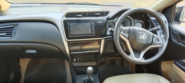 Second-hand 2022 Honda City V MT for sale in Agra-4