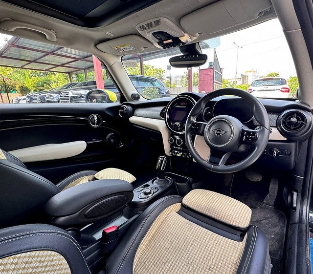 Second-hand 2023 Mini Cooper SE Electric for sale in Jaipur-2