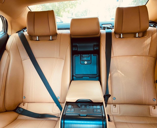 Second-hand 2024 Lexus ES 300h Exquisite for sale in New Delhi-14