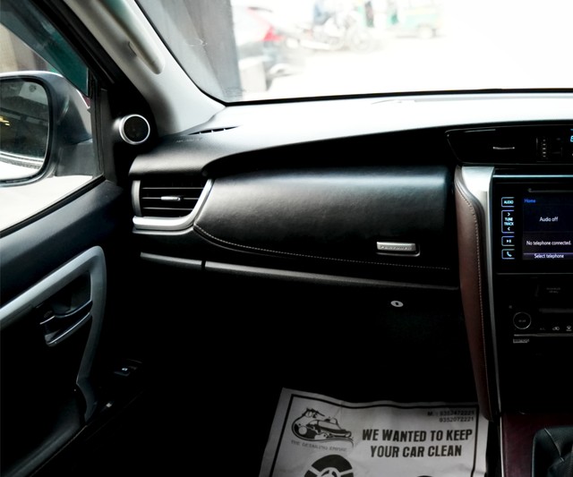 Second-hand 2018 Toyota Fortuner 2.8 2WD MT BSIV for sale in Jaipur-13