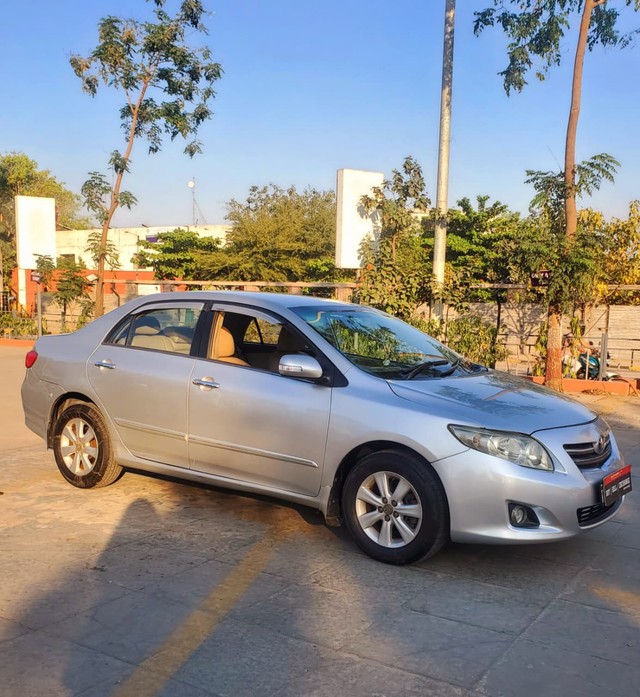 Second-hand 2010 Toyota Corolla Altis G HV AT for sale in Surat-2