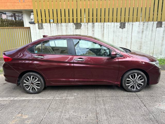 https://images10.gaadi.com/usedcar_image/SP1A.210812.016/original/42efb9a9-786f-4af9-b168-b8426b94172a.jpg?imwidth=6401