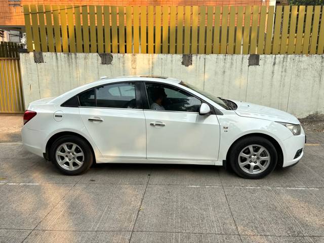 https://images10.gaadi.com/usedcar_image/SP1A.210812.016/original/50800a3a-ed86-48df-be1b-0675cd8237db.jpg?imwidth=6401