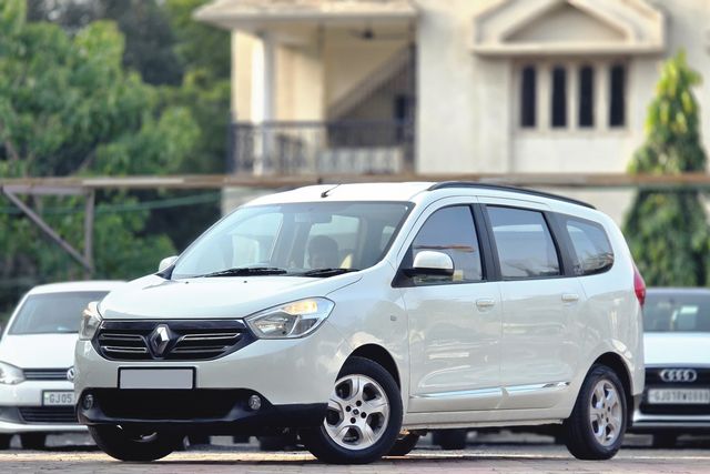 Renault Lodgy 110PS RxZ 8 Seater Second-hand 2015 Renault Lodgy 110PS RxZ 8 Seater for sale in Surat