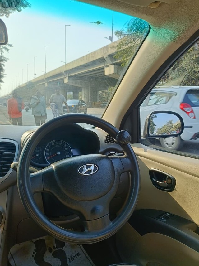 Hyundai i10 Era Second-hand 2011 Hyundai i10 Era for sale in Surat-4