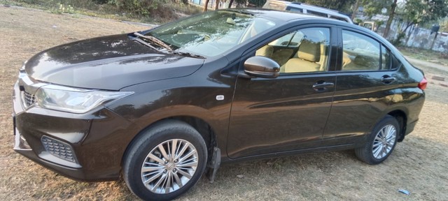 Second-hand 2022 Honda City V MT for sale in Agra-5