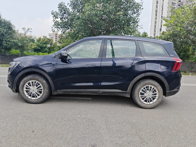 Second-hand 2022 Mahindra XUV700 AX3 BSVI for sale in Noida-4