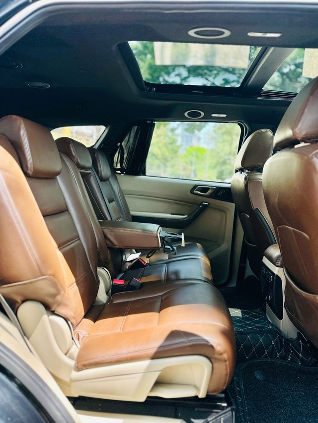 Second-hand 2018 Ford Endeavour 2.2 Titanium AT 4X2 for sale in Pune-12