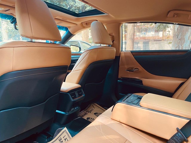 Second-hand 2024 Lexus ES 300h Exquisite for sale in New Delhi-13