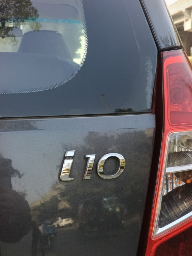 Hyundai i10 Era Second-hand 2011 Hyundai i10 Era for sale in Surat-5