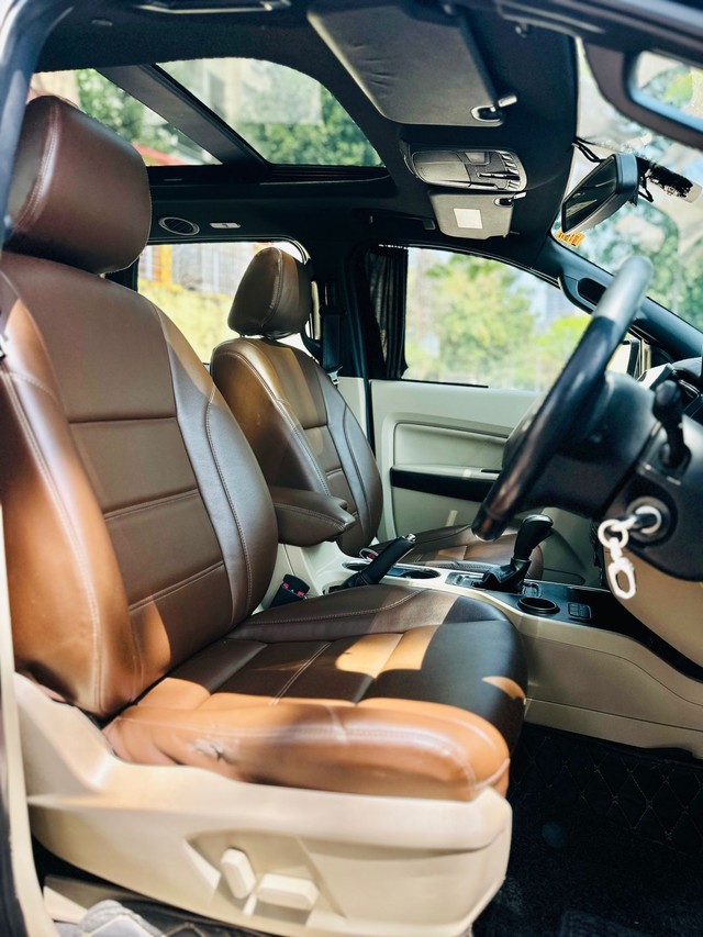 Second-hand 2018 Ford Endeavour 2.2 Titanium AT 4X2 for sale in Pune-11