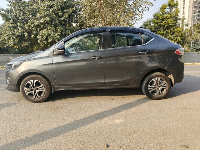 Second-hand 2022 Tata Tigor XZ Plus CNG BSVI for sale in Noida-3