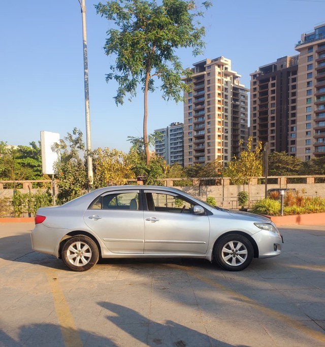 Second-hand 2010 Toyota Corolla Altis G HV AT for sale in Surat-3