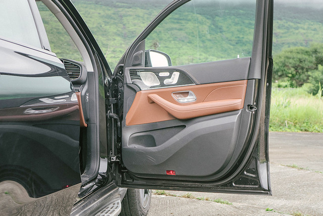 Second-hand 2025 Mercedes-Benz GLS 450d 4MATIC AMG Line for sale in Jaipur-17