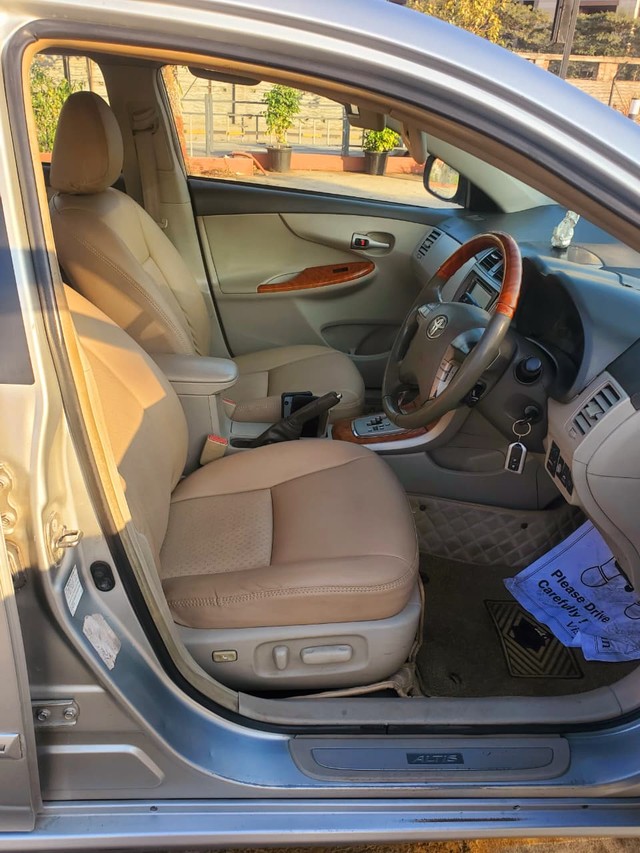 Second-hand 2010 Toyota Corolla Altis G HV AT for sale in Surat-9