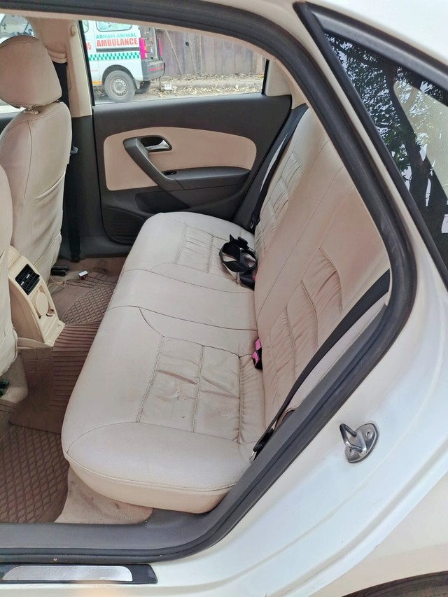 Second-hand 2011 Volkswagen Vento Petrol Comfortline for sale in Surat-12