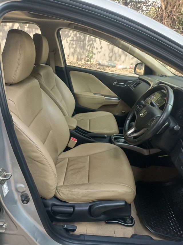 Second-hand 2018 Honda City i-VTEC CVT ZX for sale in New Delhi-14
