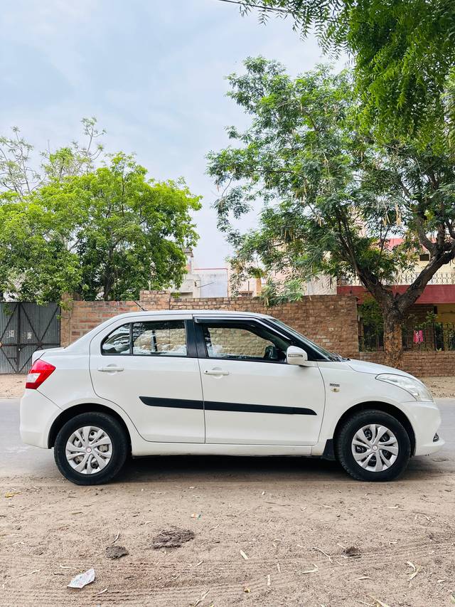 https://images10.gaadi.com/usedcar_image/SP1A.210812.016/original/b8bf0f52-eadc-4fb8-8f64-d57c73429a6b.jpg?imwidth=6401