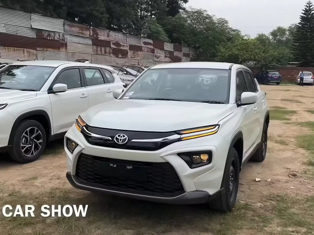 Second-hand 2022 Toyota Urban Cruiser EBELLA Premium for sale in Greater Noida-1