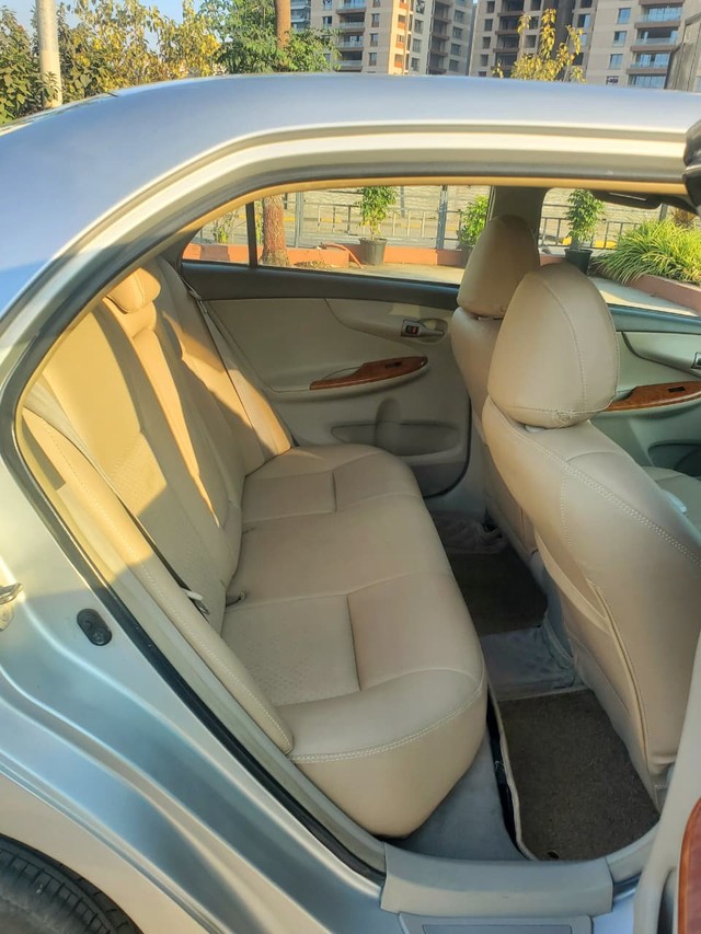 Second-hand 2010 Toyota Corolla Altis G HV AT for sale in Surat-12