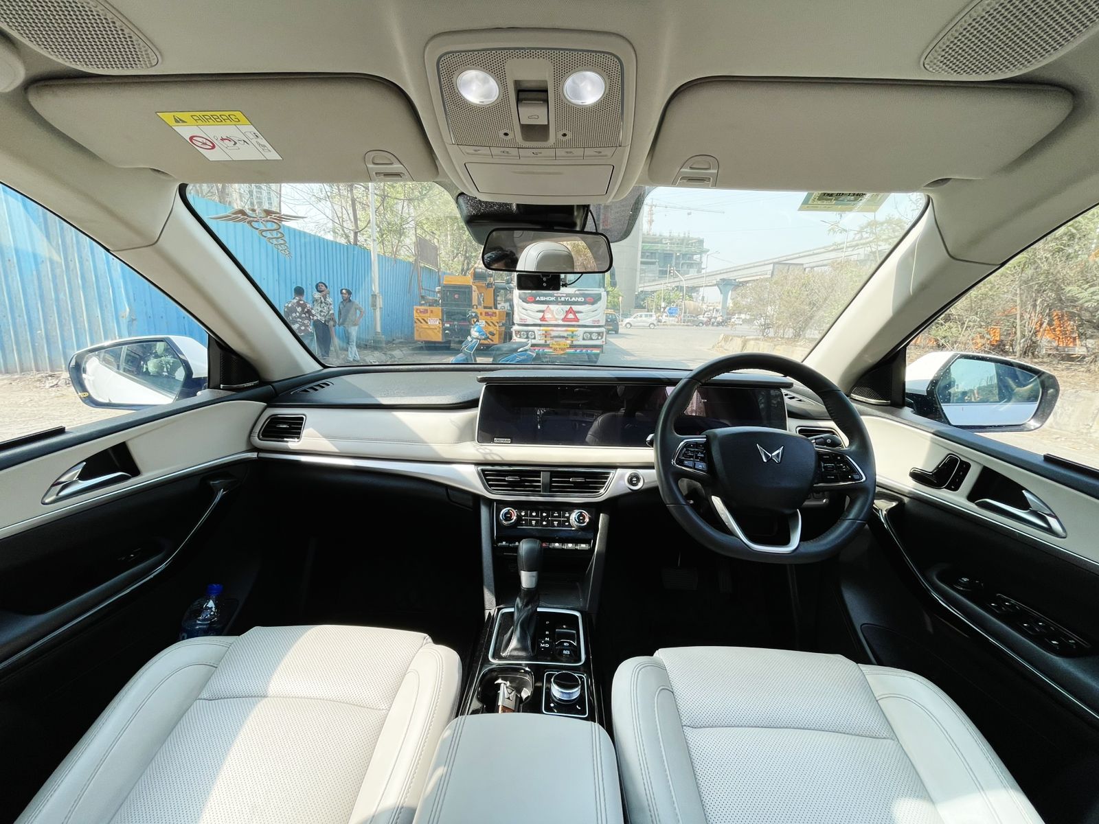Buy Used Mahindra XUV700 AX7 7Str Diesel AT of 2025 model @ 24,75,000 ...
