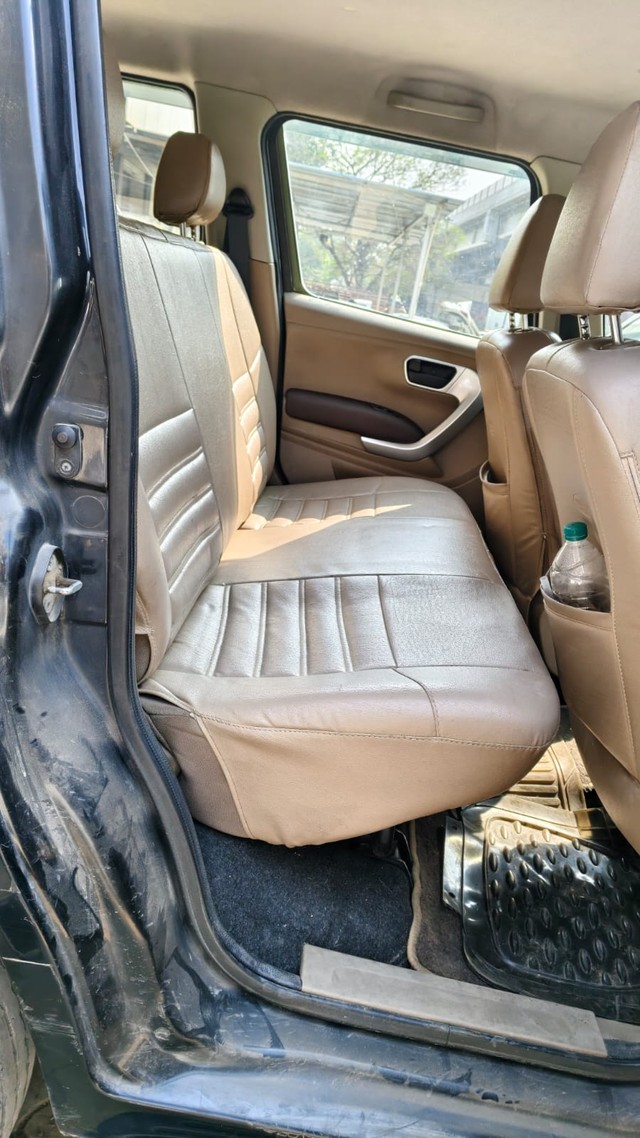 Second-hand 2017 Mahindra TUV 300 mHAWK100 T8 AMT for sale in Faridabad-2