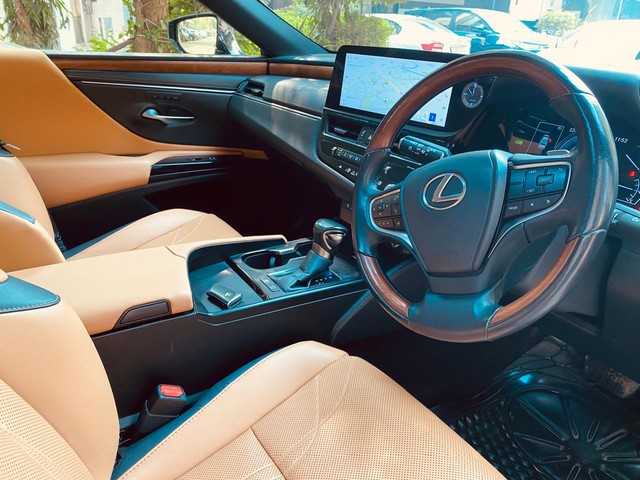 Second-hand 2024 Lexus ES 300h Exquisite for sale in New Delhi-4