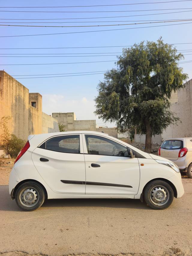 https://images10.gaadi.com/usedcar_image/SP1A.210812.016/original/ed03513b-234f-419b-a9eb-190182c888a7.jpg?imwidth=6401
