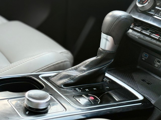 Second-hand 2022 Mahindra XUV700 AX7 Diesel AT BSVI for sale in Surat-10