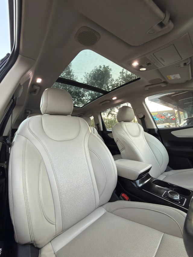 Second-hand 2022 Mahindra XUV700 AX7 Diesel AT BSVI for sale in Surat-11