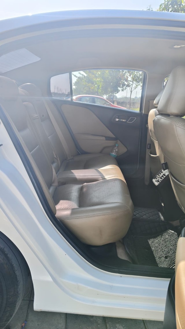 Second-hand 2017 Honda City i-VTEC CVT V for sale in Faridabad-7