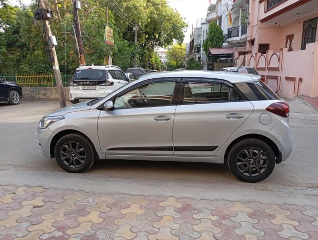 Second-hand 2019 Hyundai i20 Sportz Plus Diesel for sale in Ghaziabad-3