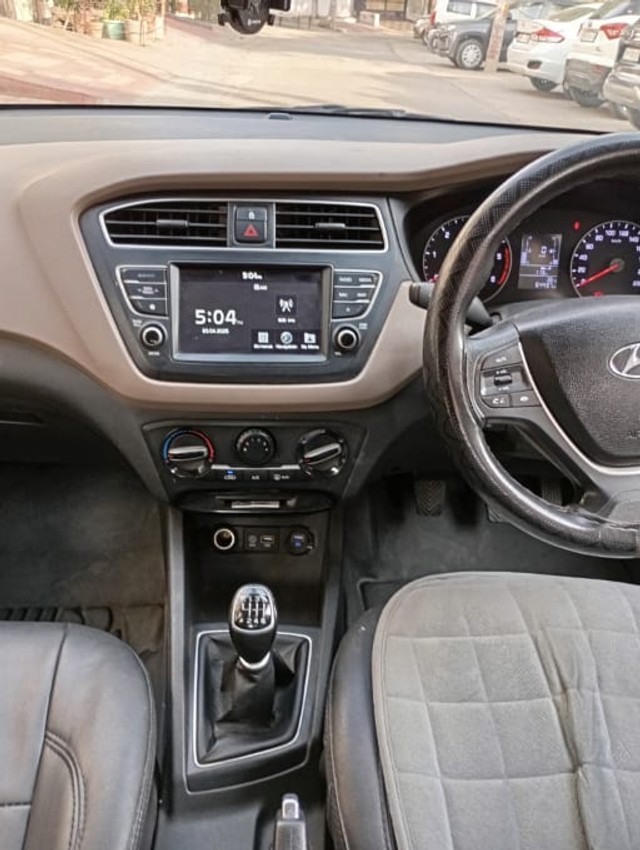 Second-hand 2019 Hyundai i20 Sportz Plus Diesel for sale in Ghaziabad-14