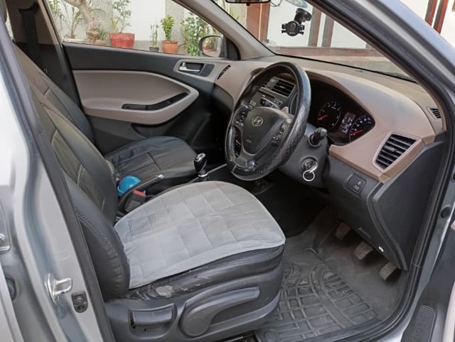 Second-hand 2019 Hyundai i20 Sportz Plus Diesel for sale in Ghaziabad-8