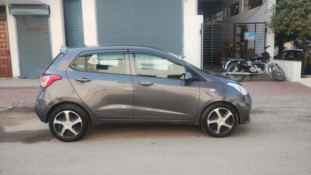 Hyundai Grand i10 Magna Second-hand 2017 Hyundai Grand i10 Magna for sale in Ghaziabad-1