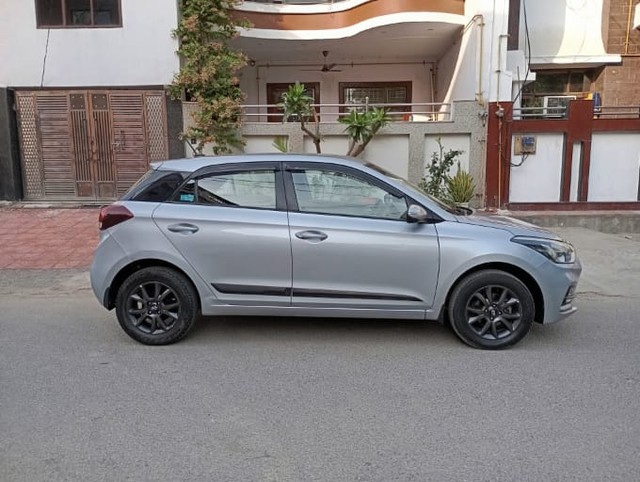 Second-hand 2019 Hyundai i20 Sportz Plus Diesel for sale in Ghaziabad-1