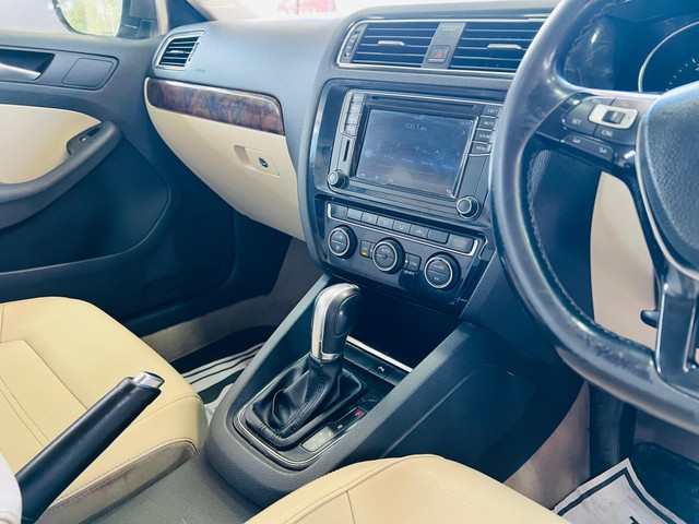 Second-hand 2015 Volkswagen Jetta 2.0L TDI Highline AT for sale in Nagpur-11