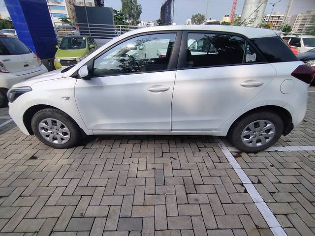 https://images10.gaadi.com/usedcar_image/TKQ1.221114.001/original/2dc2a60b-b135-41f0-b2d4-b7f6116e901e.jpg?imwidth=6402