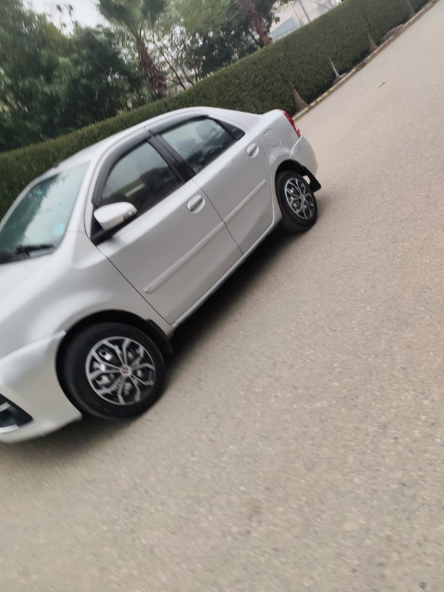 Second-hand 2018 Toyota Etios 1.5 V for sale in New Delhi-4