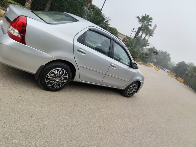 Second-hand 2018 Toyota Etios 1.5 V for sale in New Delhi-9