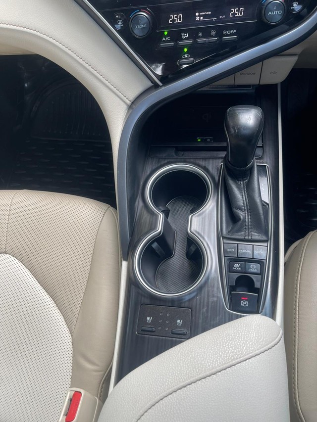 Toyota Camry 2.5 Hybrid Second-hand 2024 Toyota Camry 2.5 Hybrid for sale in New Delhi-16