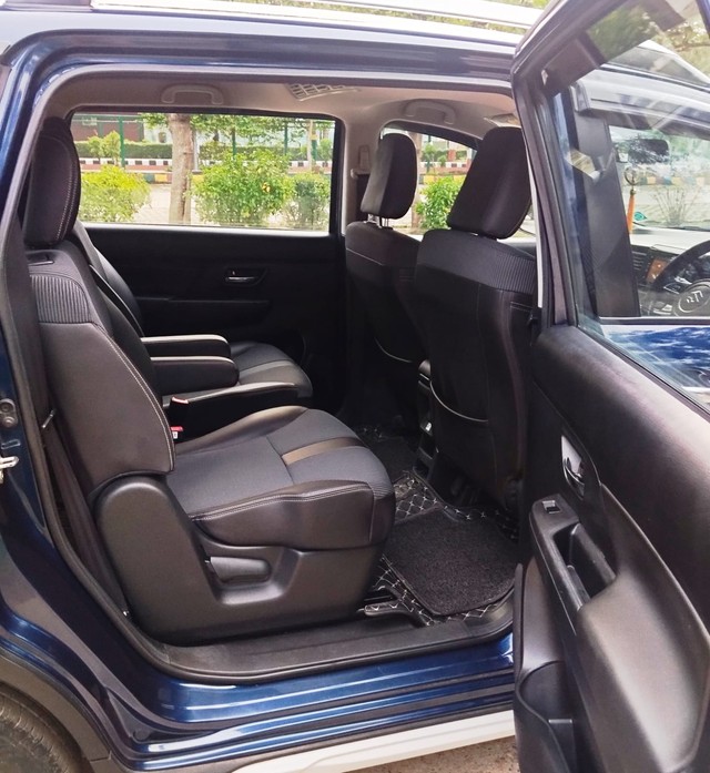 Second-hand 2024 Maruti XL6 Zeta CNG for sale in New Delhi-8