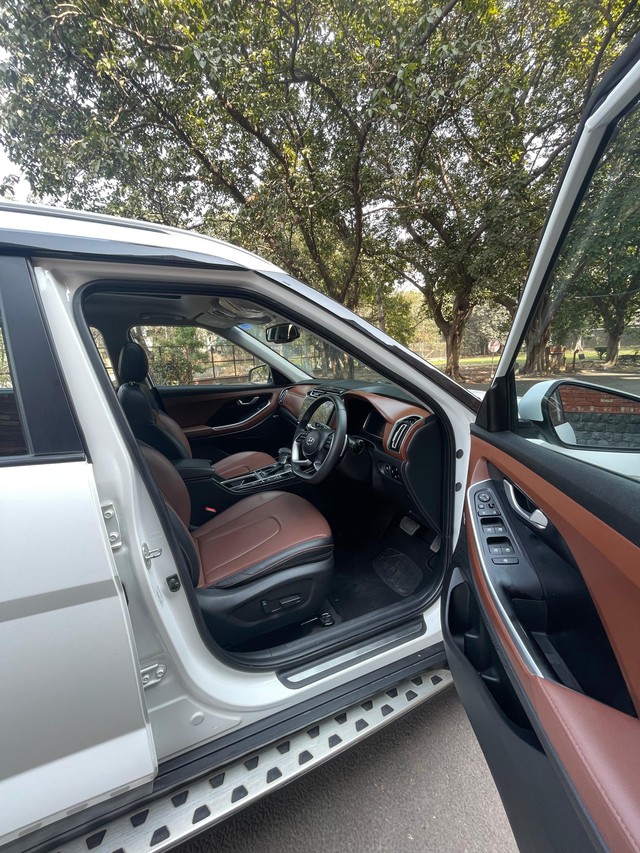 Second-hand 2023 Hyundai Alcazar Signature (O) Turbo DCT for sale in New Delhi-4