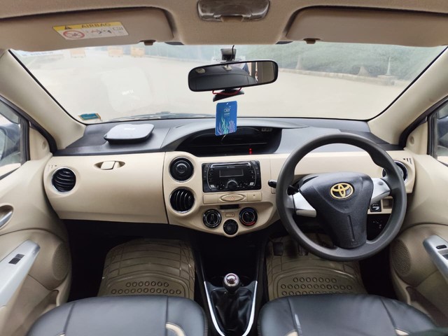 Second-hand 2018 Toyota Etios 1.5 V for sale in New Delhi-7